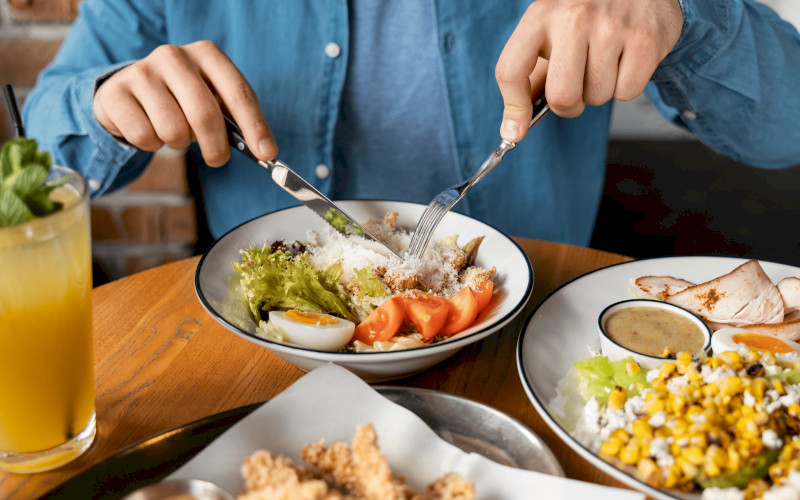5 Tips Sahur Cerdas Biar Nggak Cepat Lapar & Lemas